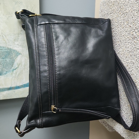 •Fossil Crossbody - Picture 3 of 16